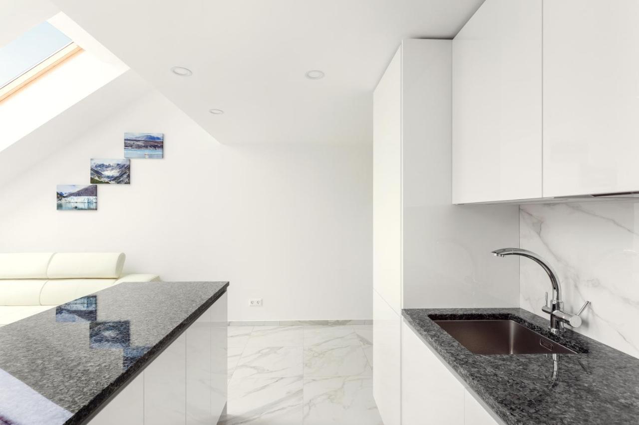 Luxurious Kaunas Basilica Apartment In Old Town By Urban Rent Ngoại thất bức ảnh