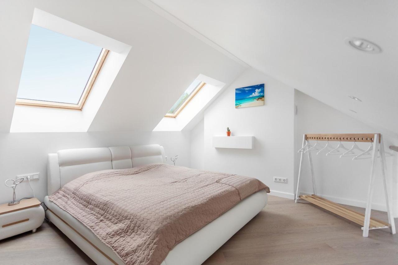 Luxurious Kaunas Basilica Apartment In Old Town By Urban Rent Ngoại thất bức ảnh