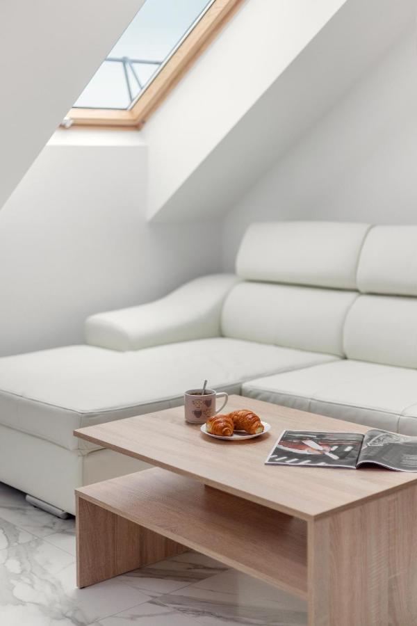 Luxurious Kaunas Basilica Apartment In Old Town By Urban Rent Ngoại thất bức ảnh