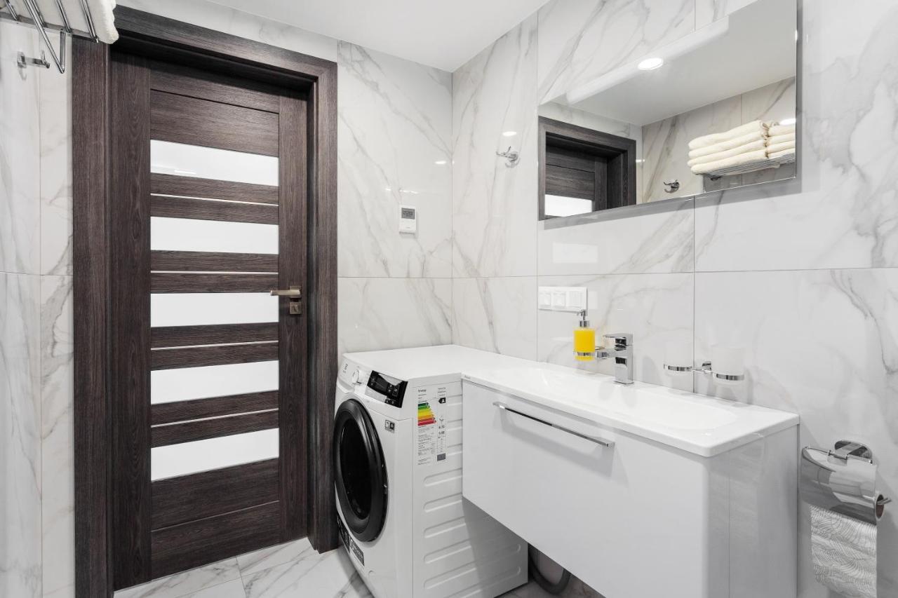 Luxurious Kaunas Basilica Apartment In Old Town By Urban Rent Ngoại thất bức ảnh
