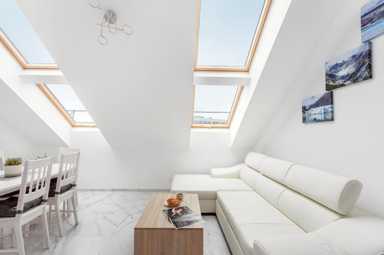Luxurious Kaunas Basilica Apartment In Old Town By Urban Rent Ngoại thất bức ảnh