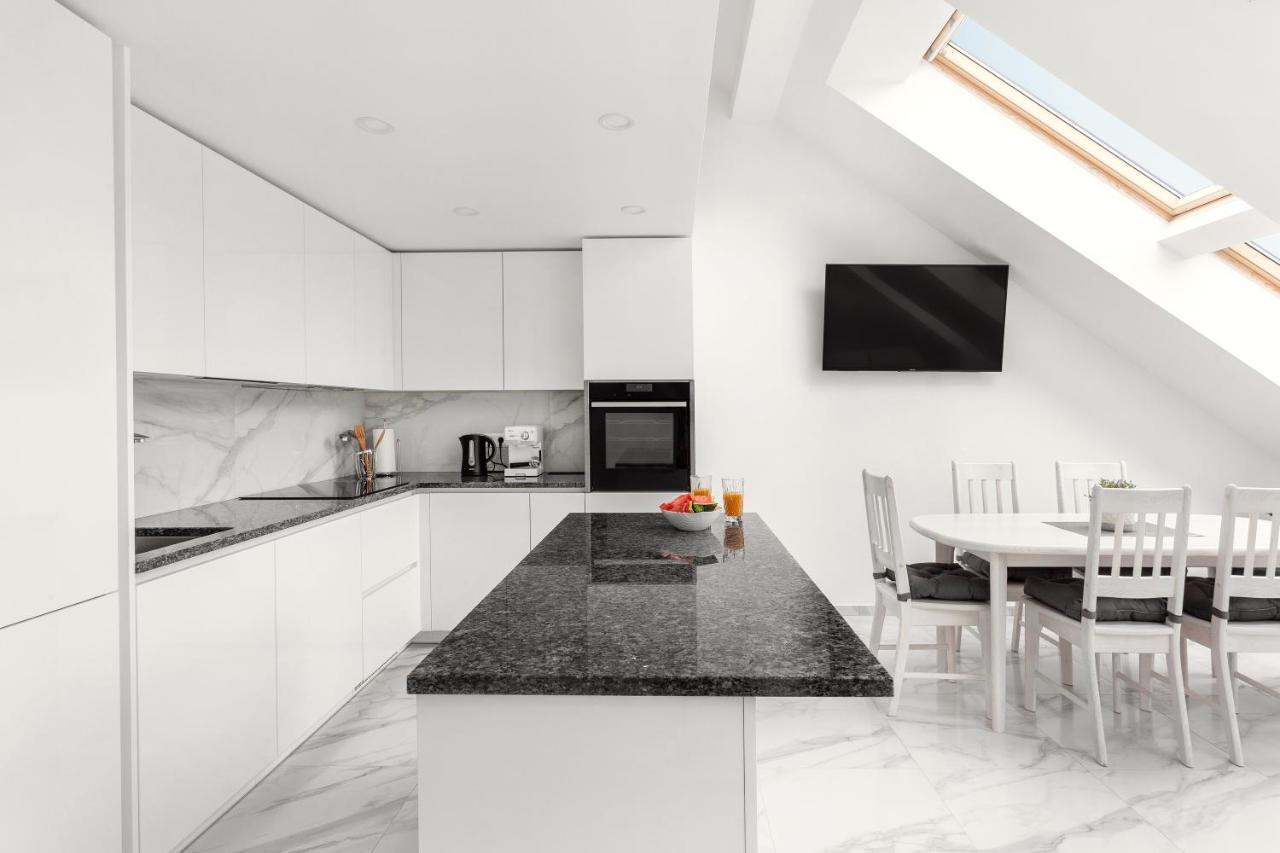 Luxurious Kaunas Basilica Apartment In Old Town By Urban Rent Ngoại thất bức ảnh