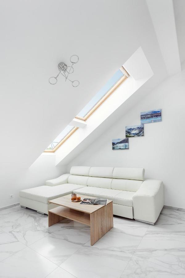 Luxurious Kaunas Basilica Apartment In Old Town By Urban Rent Ngoại thất bức ảnh